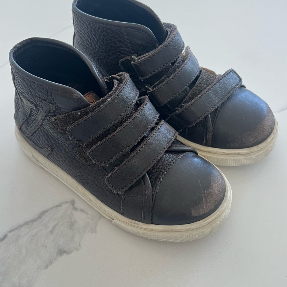 Louis Vuitton toddler sneakers - Picture 2 of 4